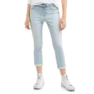 No boundaries pull on jeans